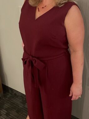 Sleeveless V-Neck Tie-Waist Jumpsuit in Burgundy